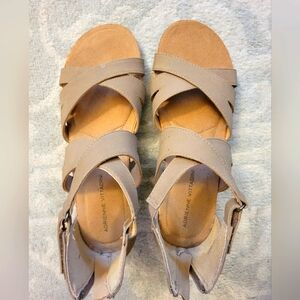 Women's low wedge sandals